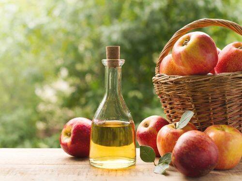 Ocet jabłkowy - jakie są korzyści z jego spożywania